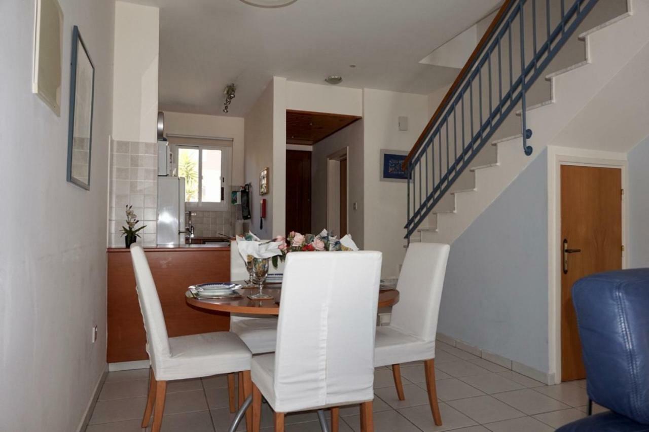 Aurora Townhouse - Complimentary Paphos Airport Transport Villa ภายนอก รูปภาพ