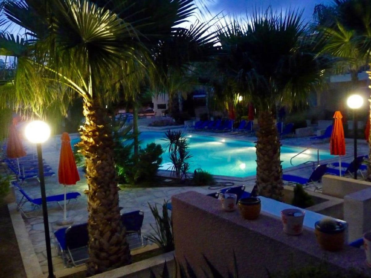 Aurora Townhouse - Complimentary Paphos Airport Transport Villa ภายนอก รูปภาพ