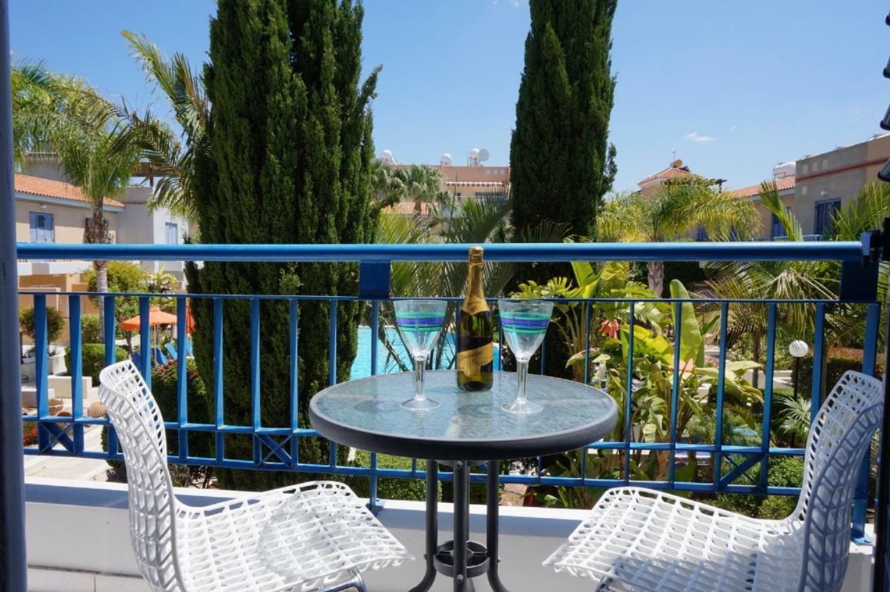 Aurora Townhouse - Complimentary Paphos Airport Transport Villa ภายนอก รูปภาพ