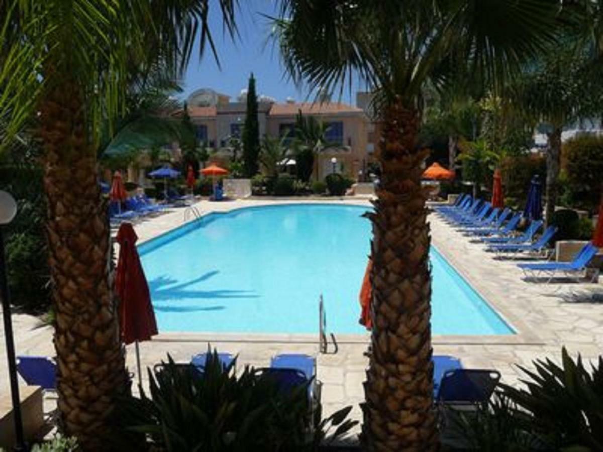Aurora Townhouse - Complimentary Paphos Airport Transport Villa ภายนอก รูปภาพ