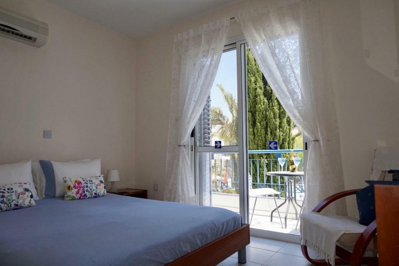 Aurora Townhouse - Complimentary Paphos Airport Transport Villa ภายนอก รูปภาพ