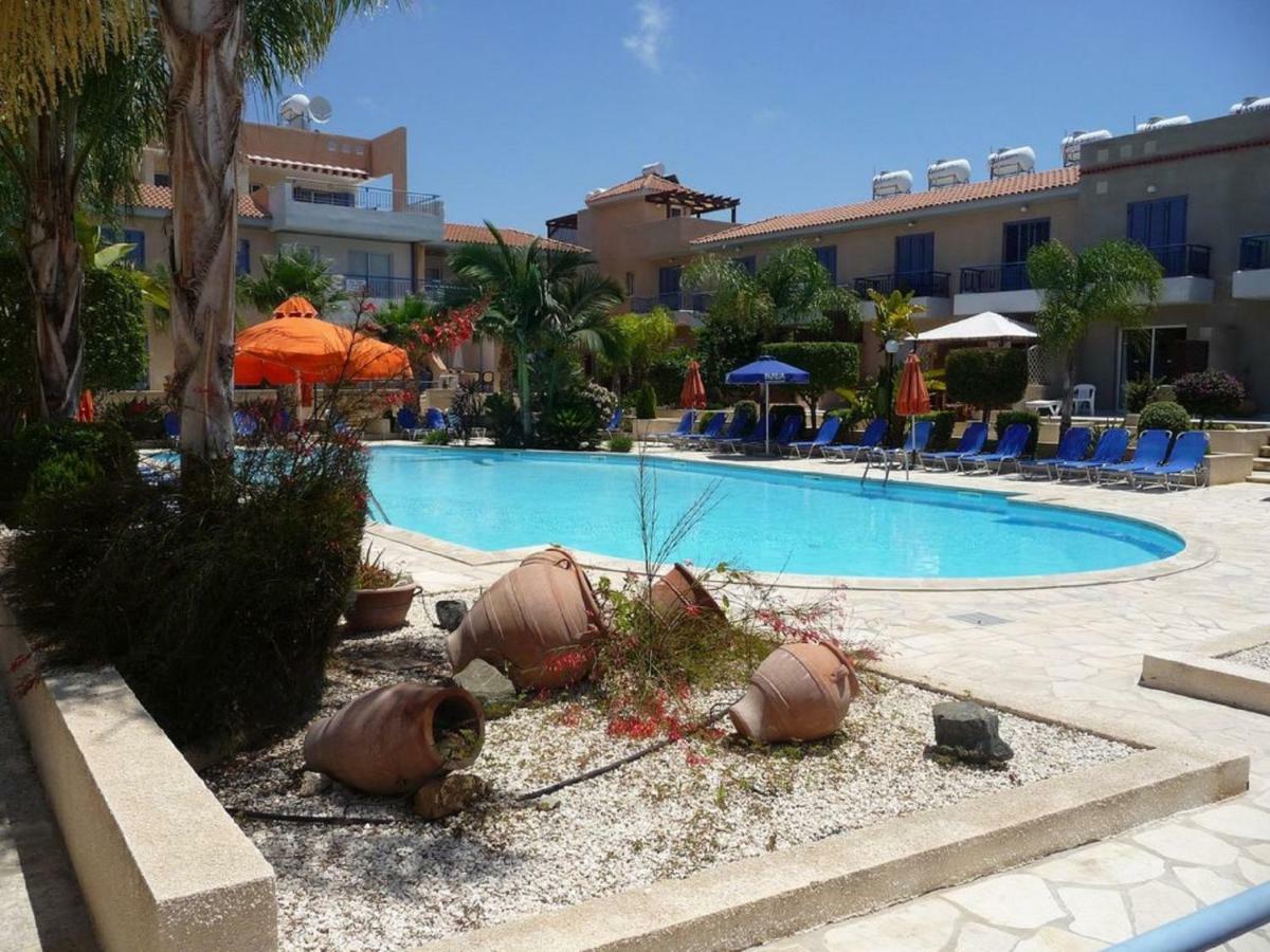 Aurora Townhouse - Complimentary Paphos Airport Transport Villa ภายนอก รูปภาพ
